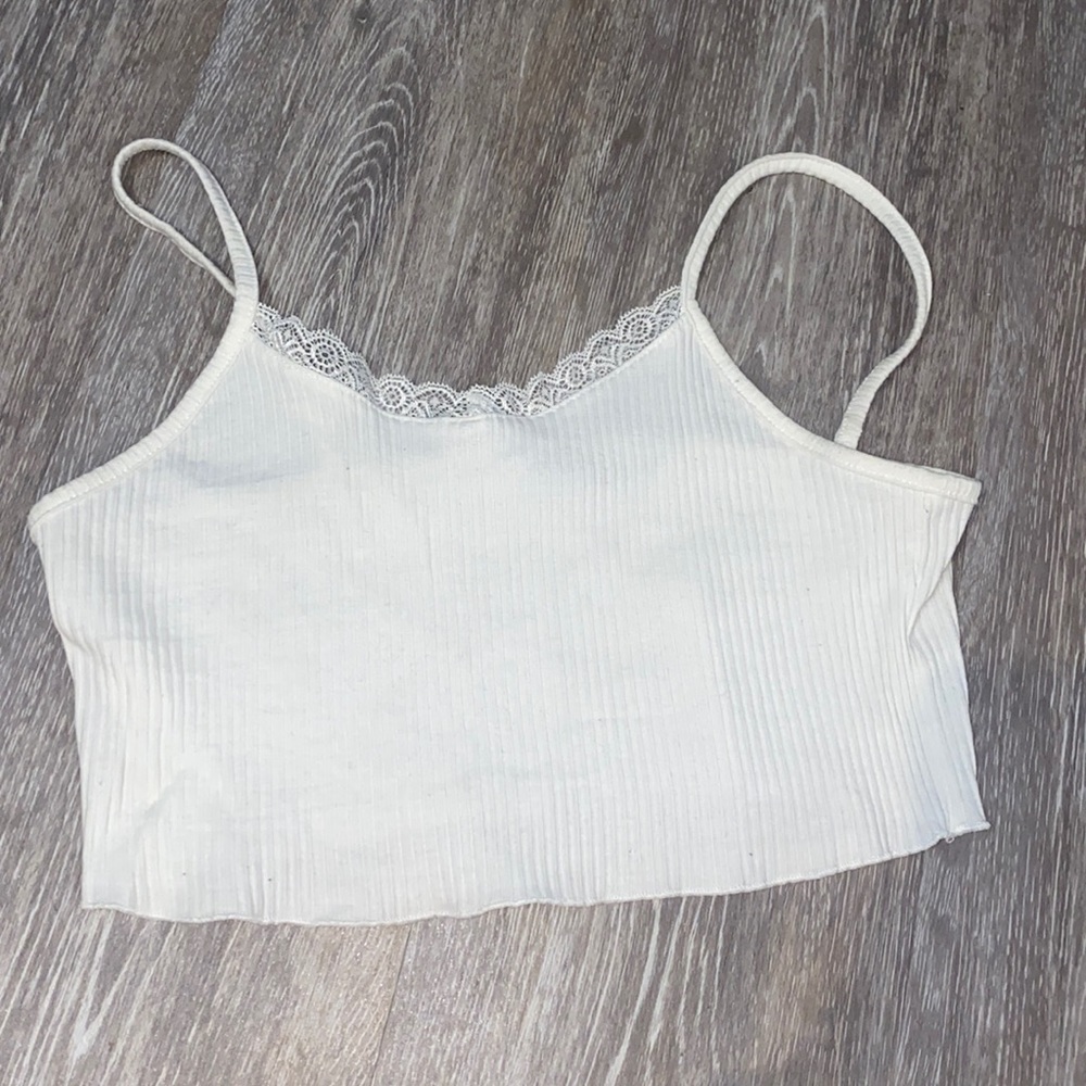Lace trim cropped tank top